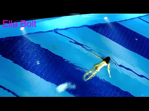 ❤️ Não consigo parar de ver, jovem loira apanhada a nadar nua na piscina da estância balnear ELLA BOLT ☑ Porno de qualidade em pt.pi-porno.ru