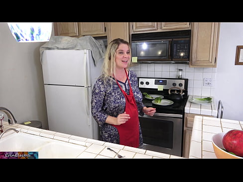 ❤️ A madrasta a ordenhá-lo na cozinha antes do seu encontro ☑ Porno de qualidade em pt.pi-porno.ru